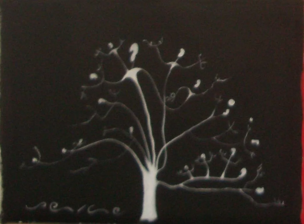 Naturaleza en negro, de Peniche: árbol blanco con pájaros estilizados sobre fondo negro, panel del cuádriptico Árbol de la Vida.