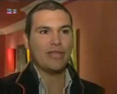 Peniche entrevistado por TVE en la galería Castellana 179 de Madrid