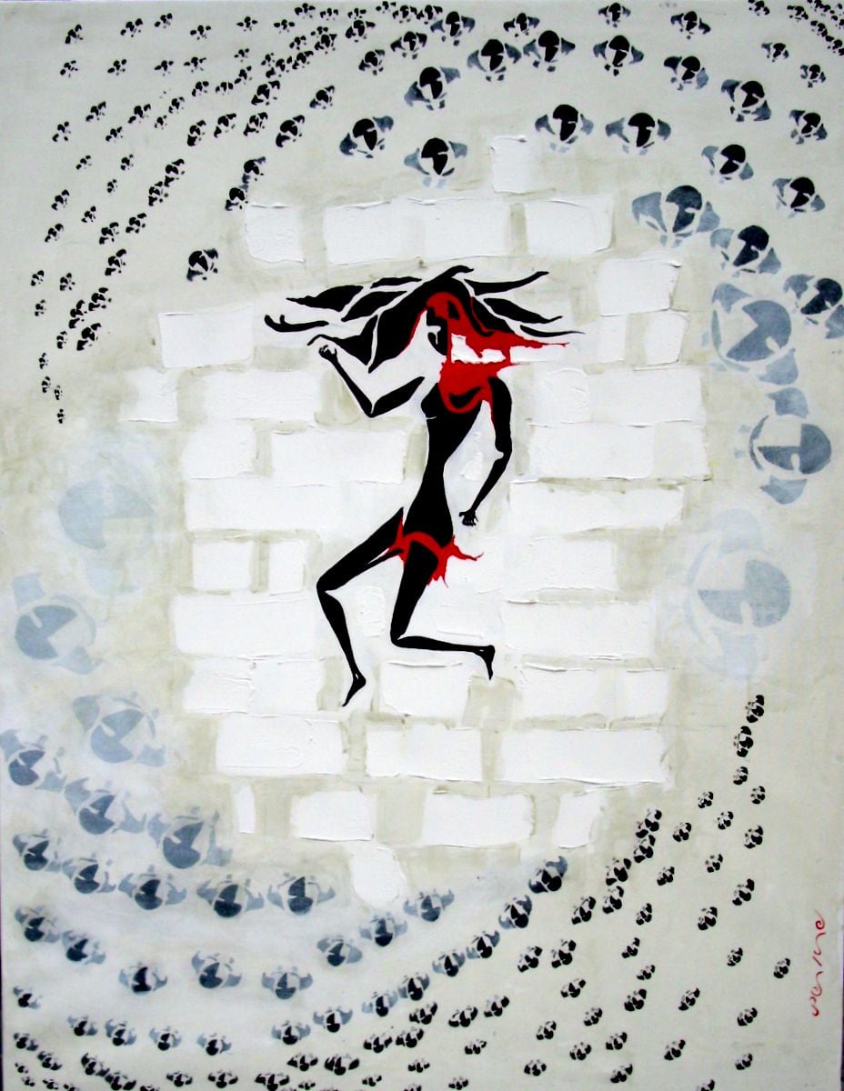 El Rey decidió que habría una virgen menos en el reino (The King Decided There Would Be One Less Virgin in the Kingdom), by Peniche: a black female figure with windswept hair and red touches, floating over a white brick wall ringed by black and blue footprints.